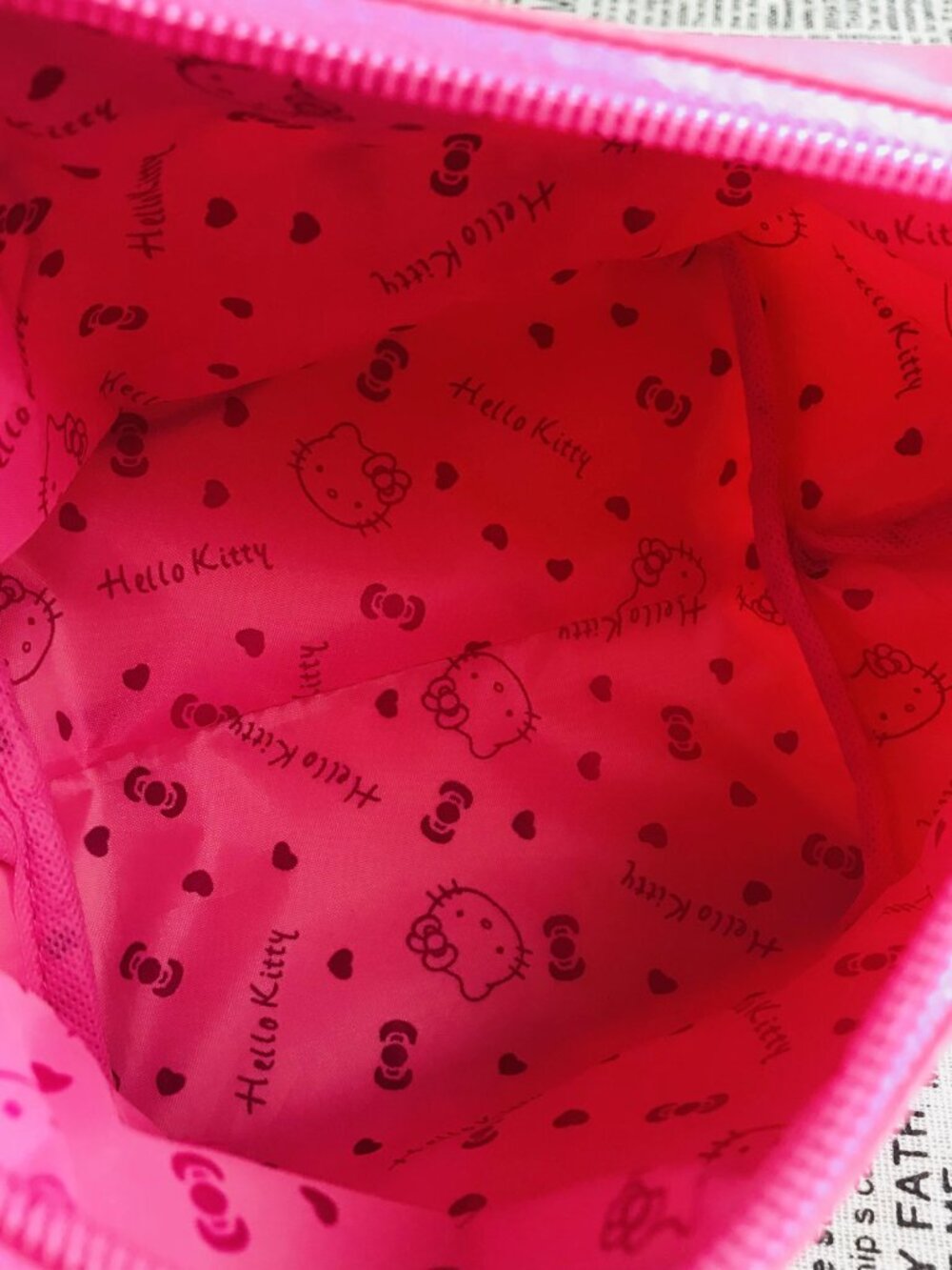Hello Kitty MAKEUP BAG - Picture 7 of 7